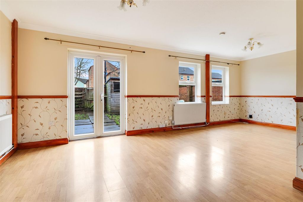 Property photo 2 of 15 Living / Dining Room