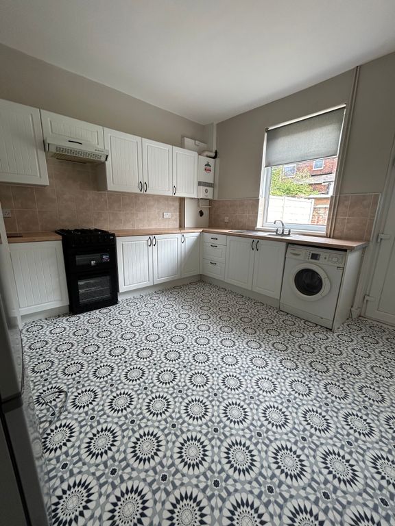 Property photo 3 of 7 Kitchen 