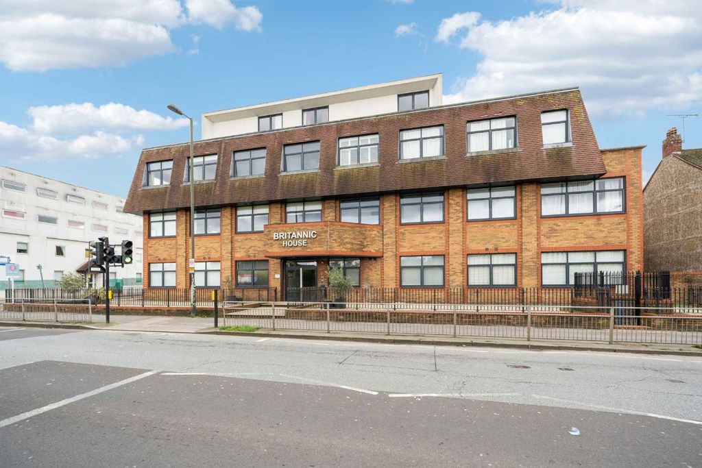 Property photo 1 of 3