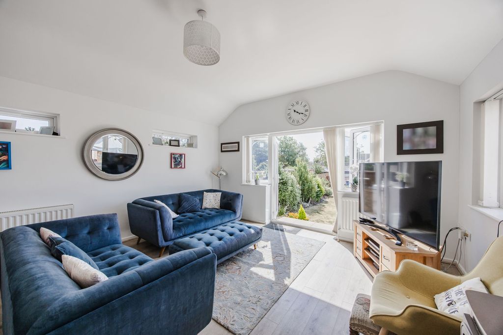 Property photo 2 of 17