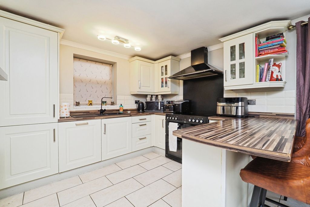 Property photo 2 of 16 Photo