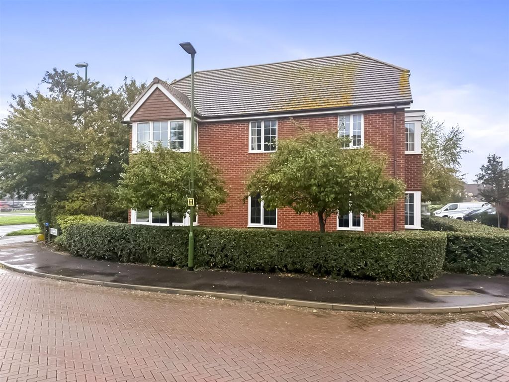 Property photo 1 of 12 4 Winton Court-010.Jpg