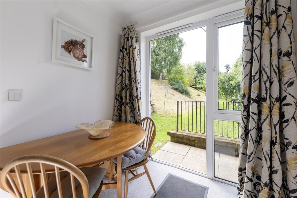 Property photo 3 of 13 Clachnaharry Court 0006.Jpg