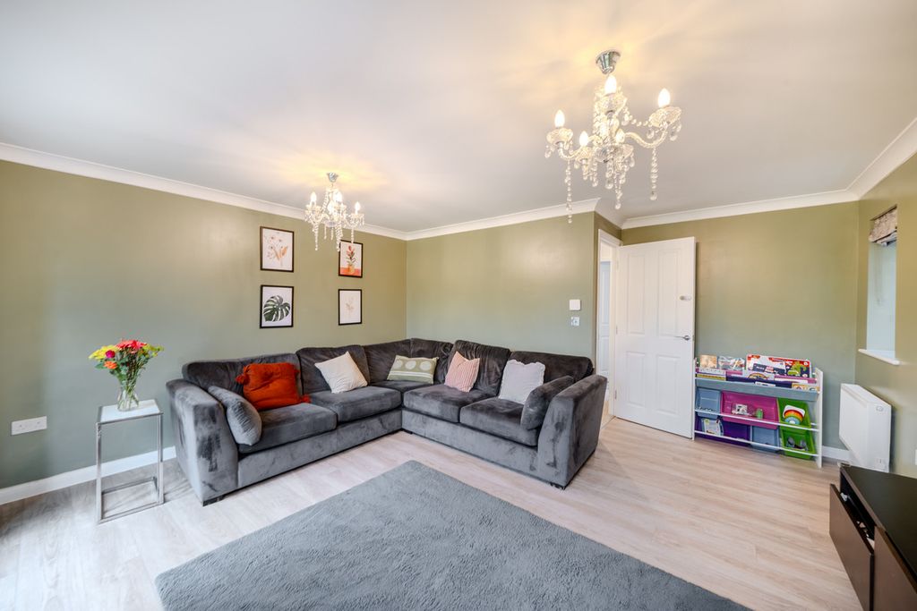 Property photo 2 of 33