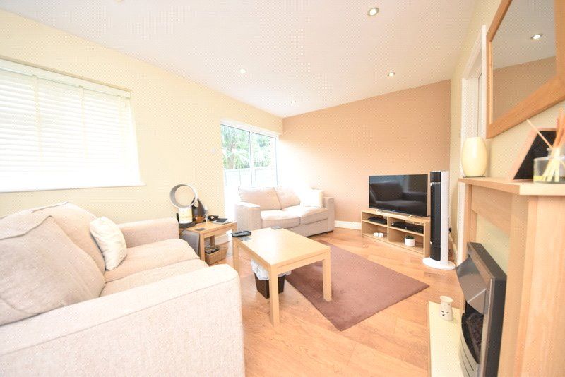 Property photo 3 of 15 Lounge