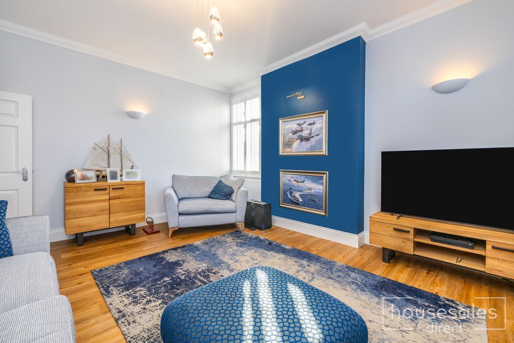 Property photo 2 of 9