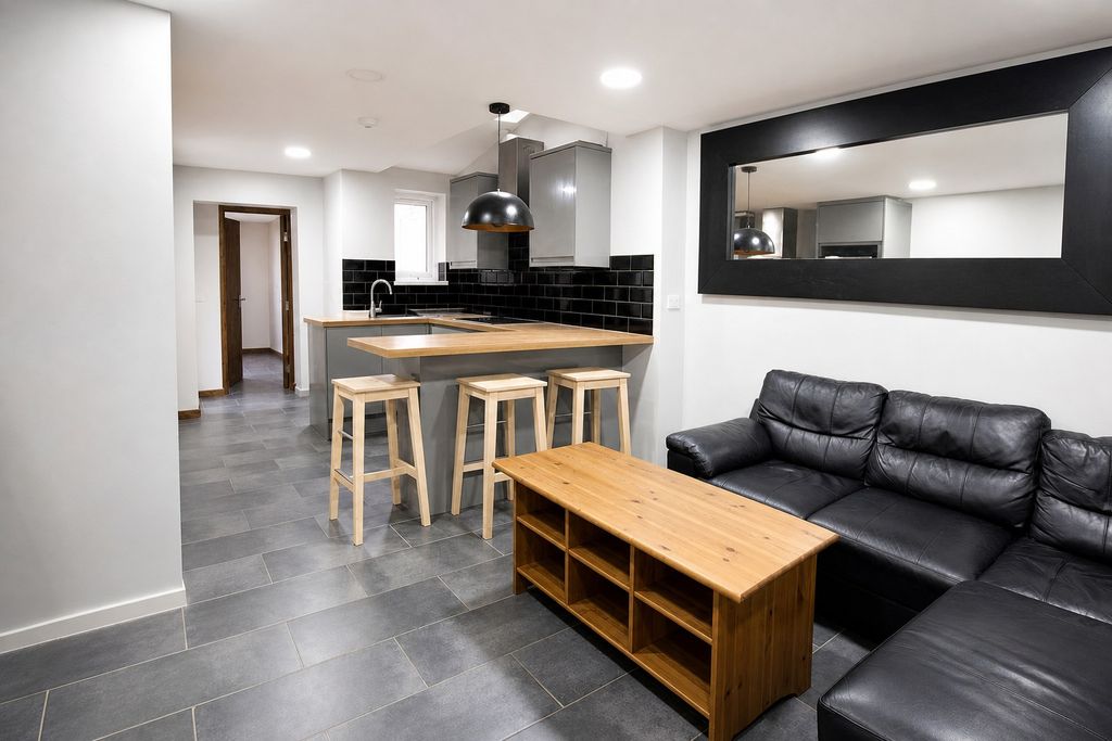 Property photo 1 of 16 Approach