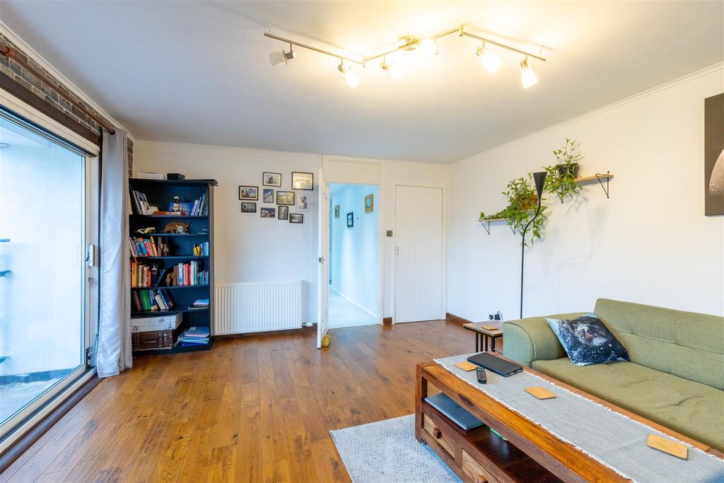 Property photo 3 of 17 S003.Jpg