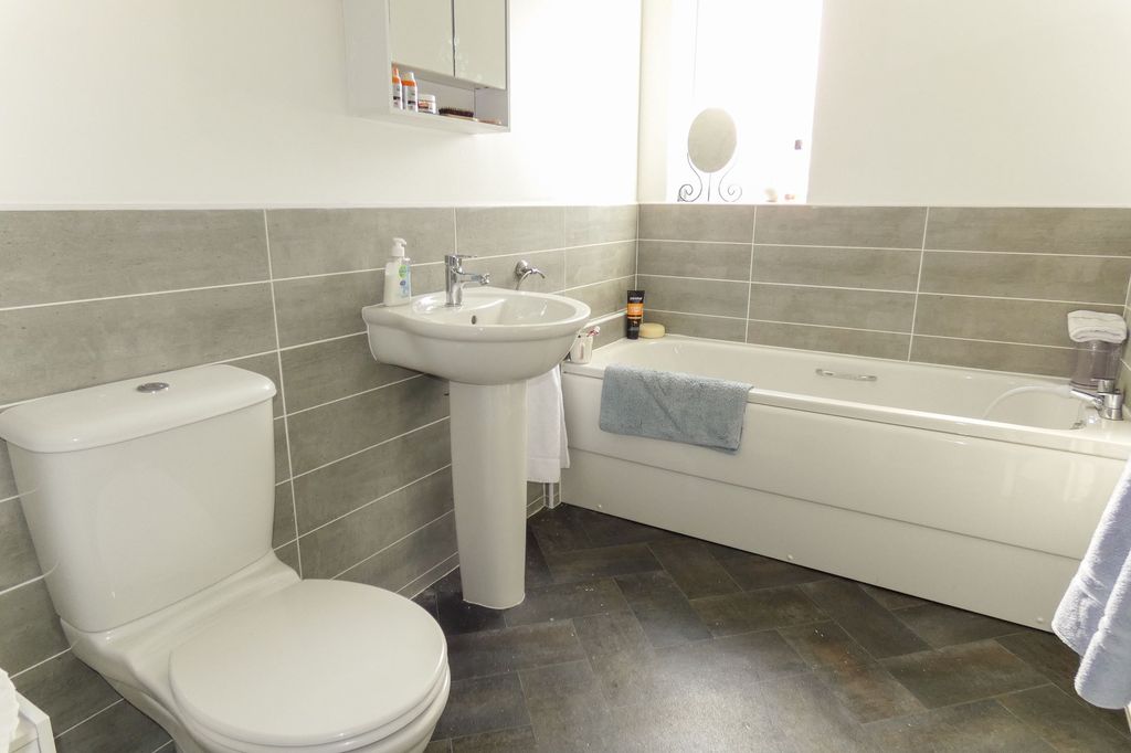 Property photo 3 of 11