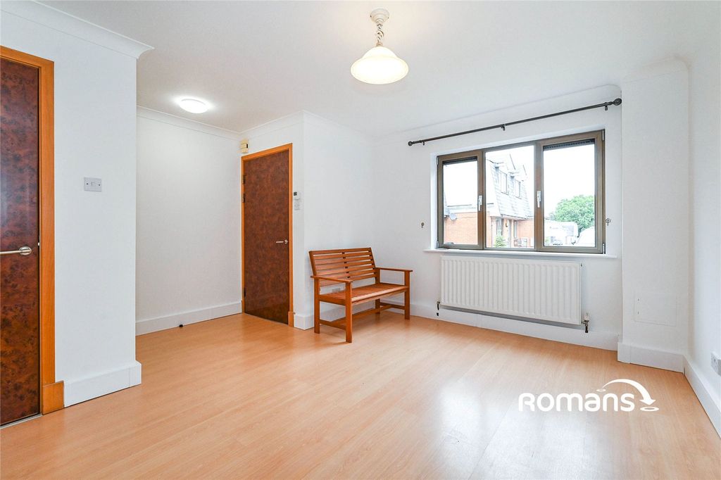 Property photo 2 of 9 Picture No. 33