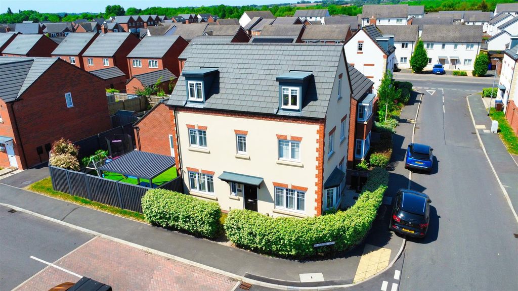 Property photo 1 of 34 Harrier Way, Estate Agent, Burton On Trent (38).Jp