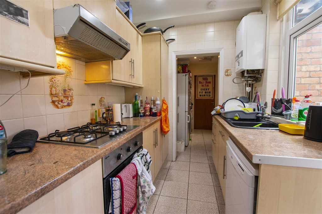 Property photo 2 of 10 Kitchen