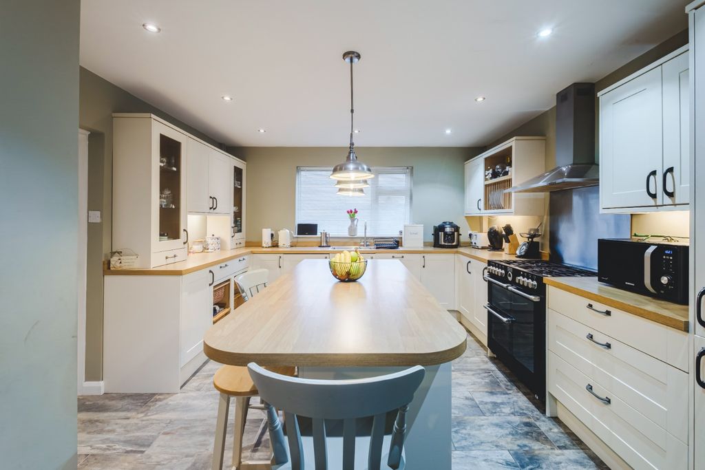 Property photo 3 of 35 4744815