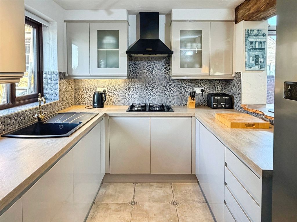 Property photo 2 of 22 Modern Kitchen