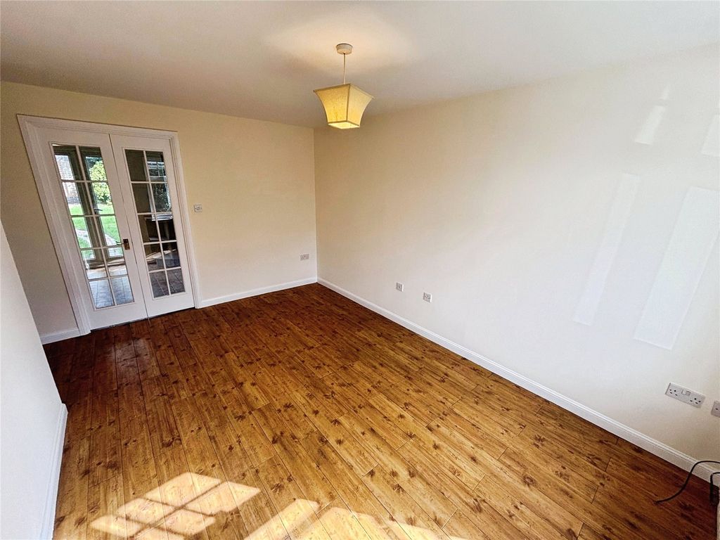 Property photo 3 of 7 Lounge