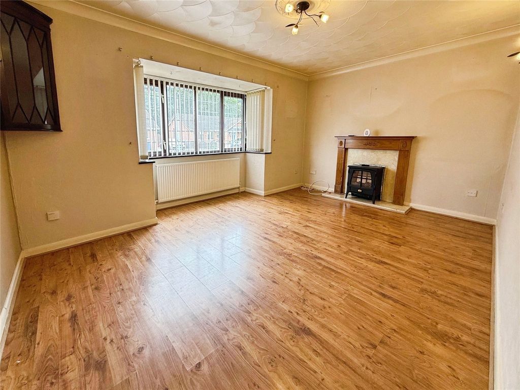 Property photo 2 of 14 Lounge