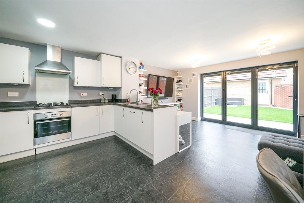 Property photo 2 of 21