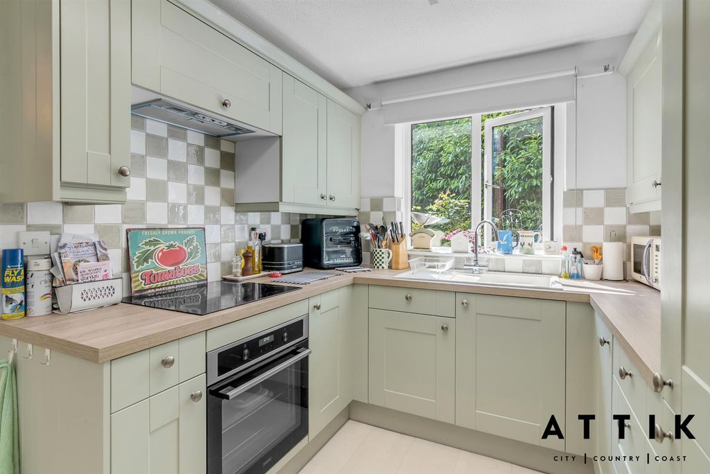 Additional image 16 of 2 bed flat for saleThe Limes, London Road, Halesworth IP19