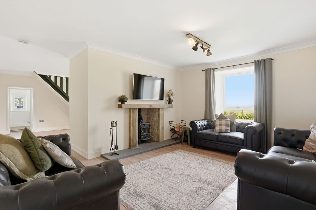 Property photo 3 of 27