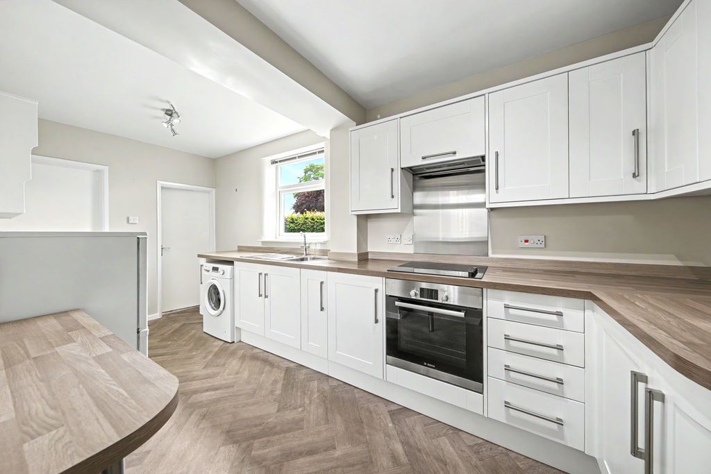 Property photo 3 of 32 Kitchen