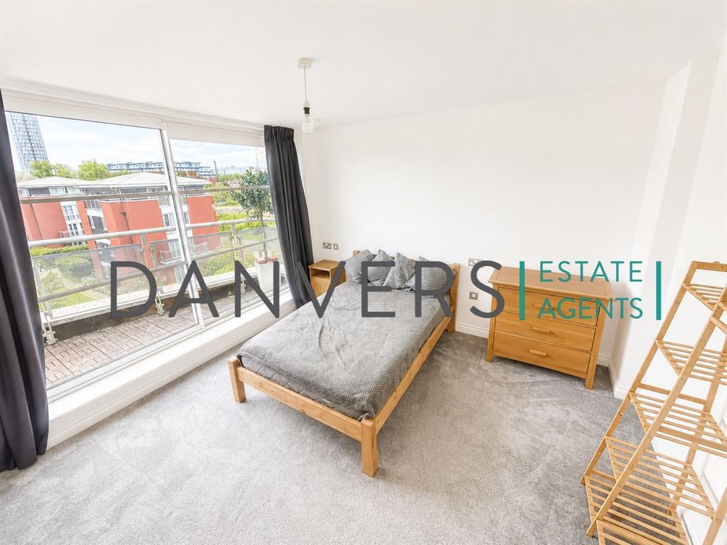 Property photo 3 of 6 Bed 1.Jpg