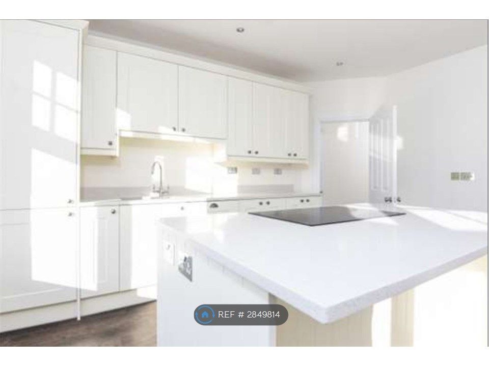 Property photo 2 of 10 Kitchen