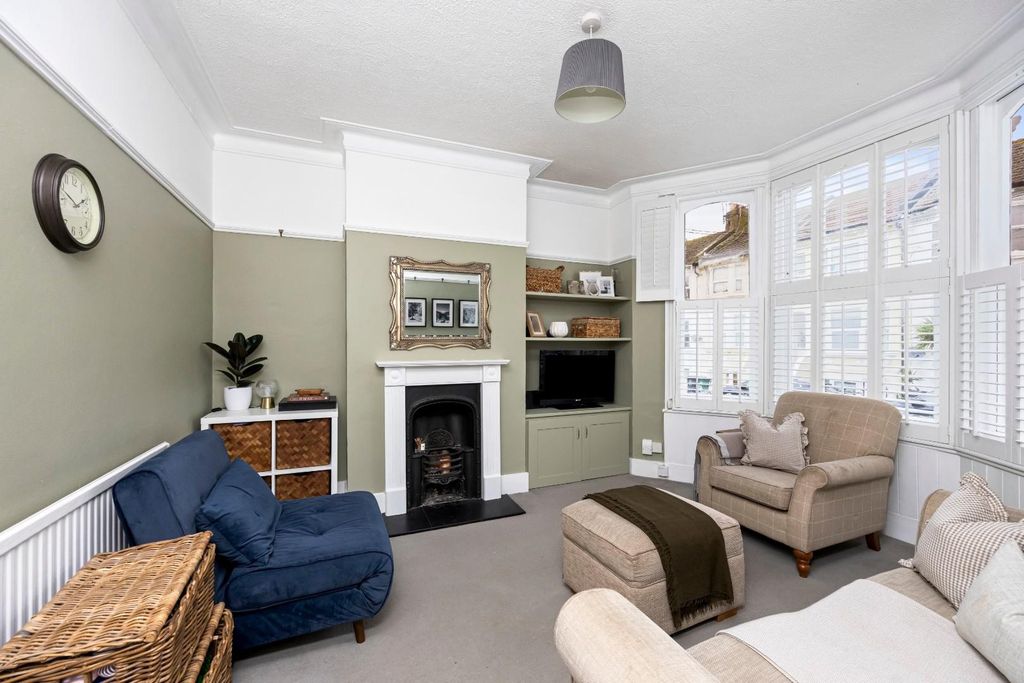 Property photo 2 of 9 Cowper Street, 20-007.Jpg