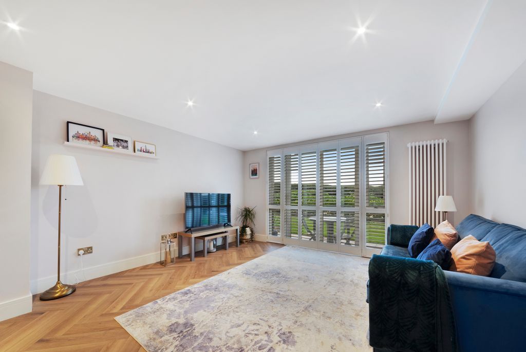 Property photo 2 of 16 Photo 2