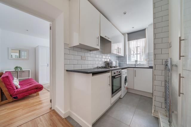 Property photo 2 of 11 Kitchen