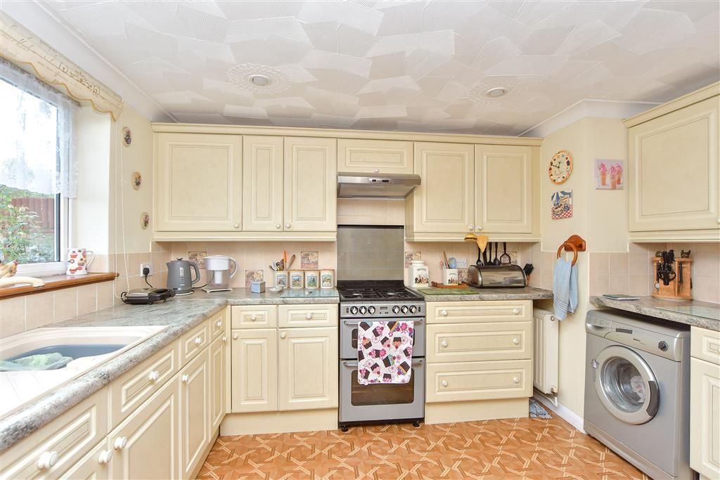 Property photo 3 of 17 Kitchen