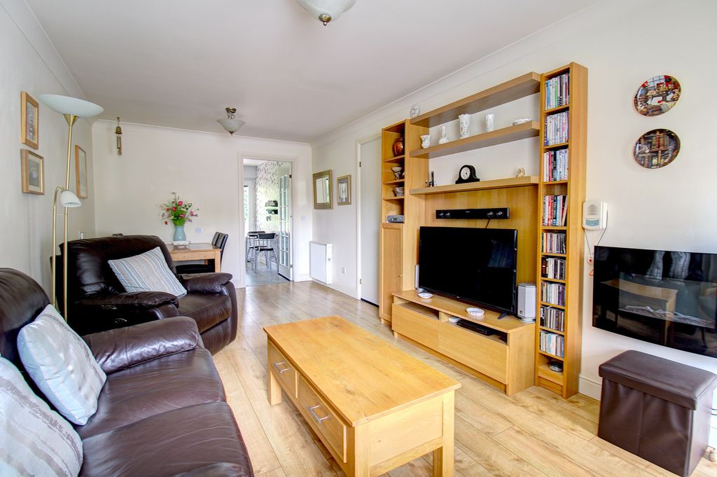 Property photo 3 of 17 Lounge With Dining