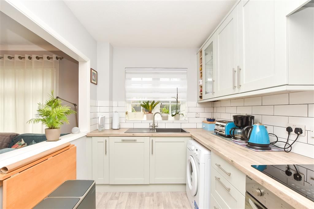 Property photo 1 of 8 Kitchen