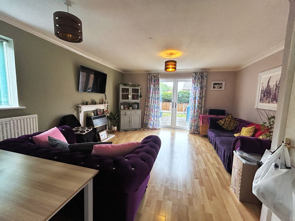 Property photo 3 of 15 4A79F100-B49A-4263-8589-C59A22Cec694.Jpg