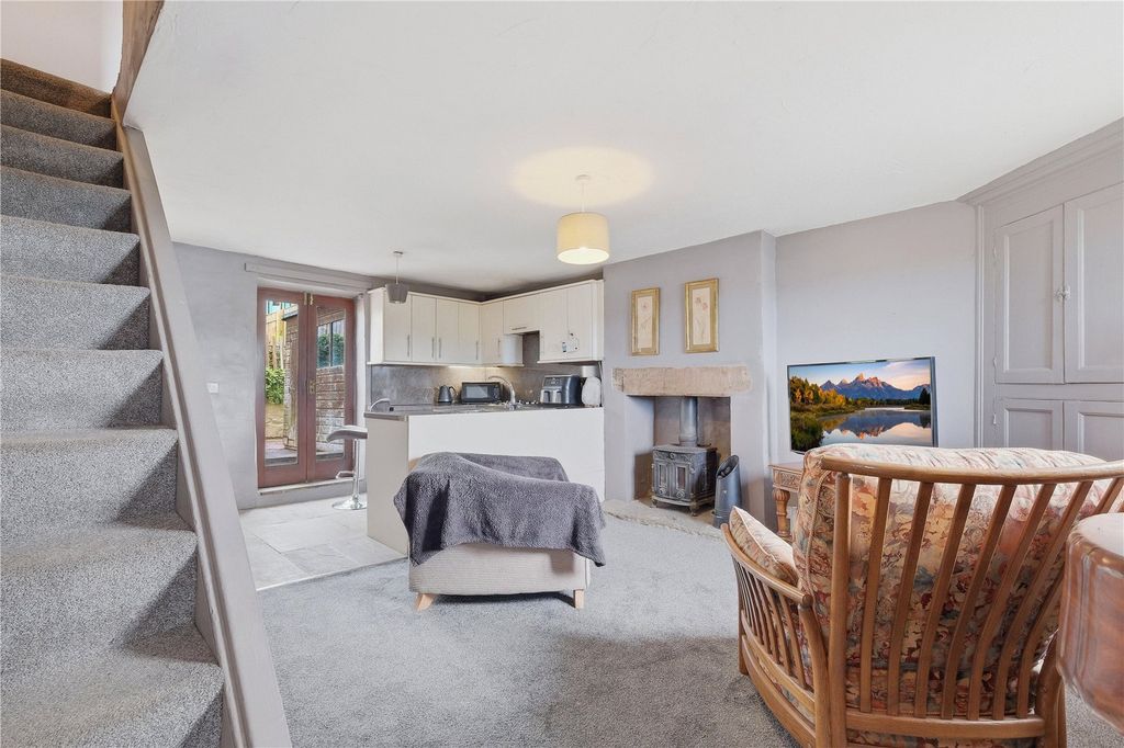 Property photo 3 of 18 Living Room