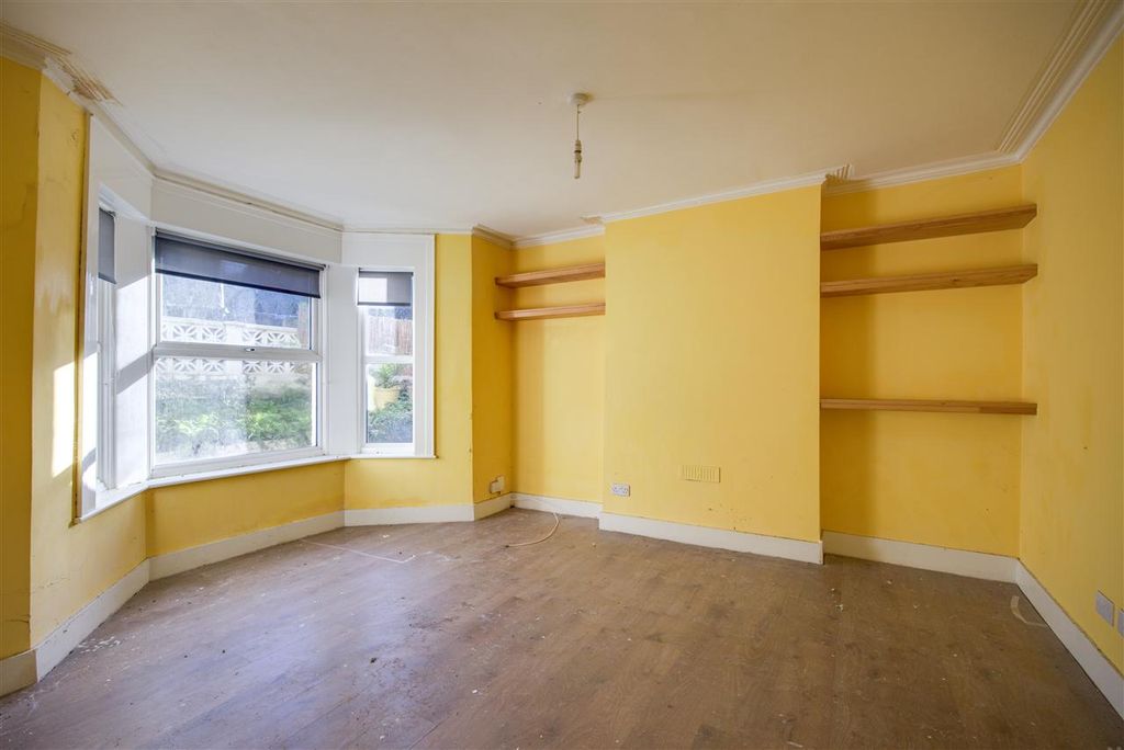 Property photo 2 of 9 Lounge