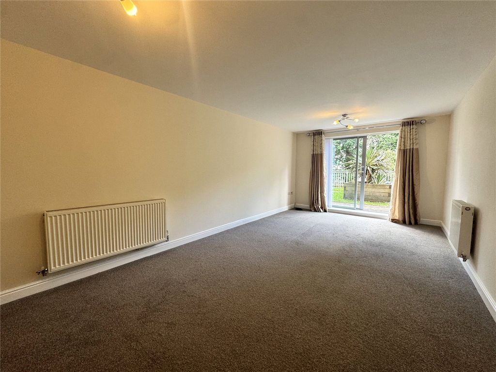 Property photo 2 of 9 Picture No. 11