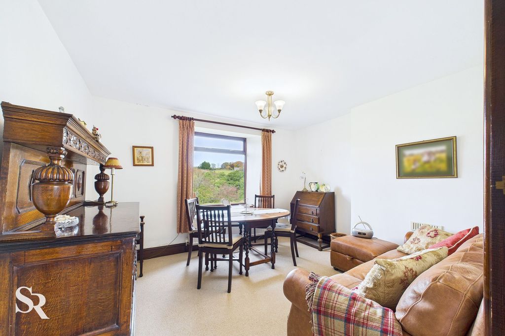 Property photo 3 of 35
