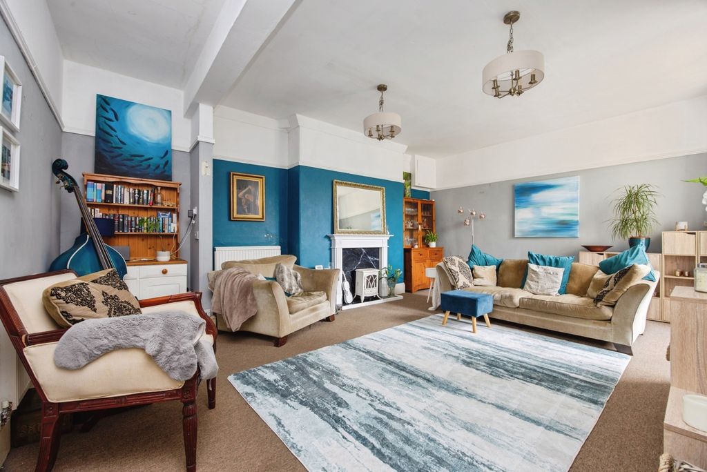 Property photo 2 of 18 Pbox-Img.Jpg
