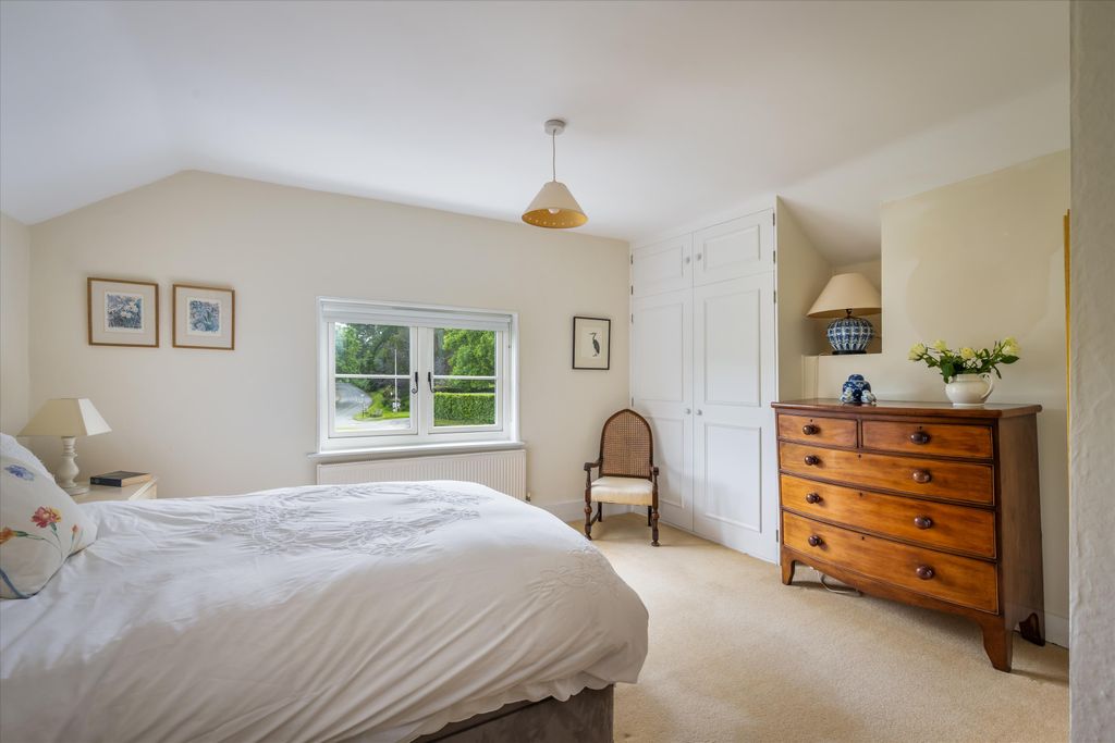 Property photo 2 of 18 Image