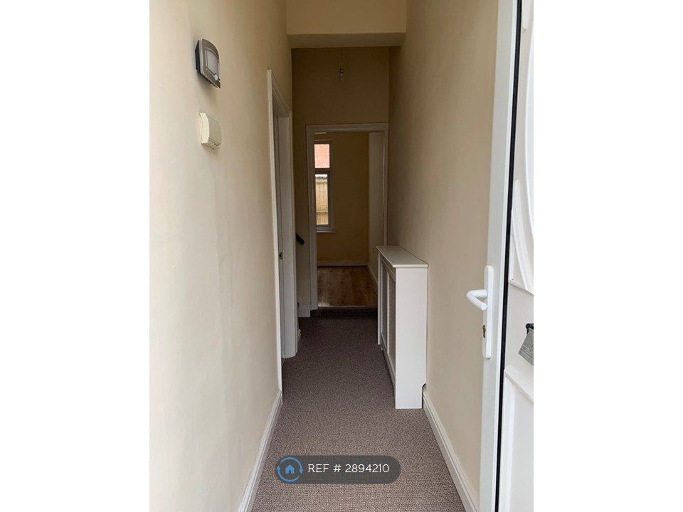 Property photo 2 of 18 Hallway