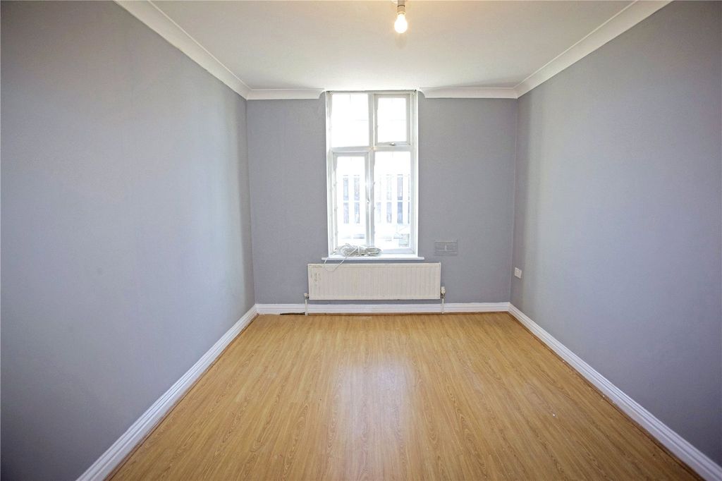 Property photo 1 of 7 Bedroom
