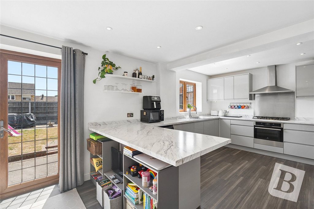 Property photo 1 of 17 Kitchen/Dining Room