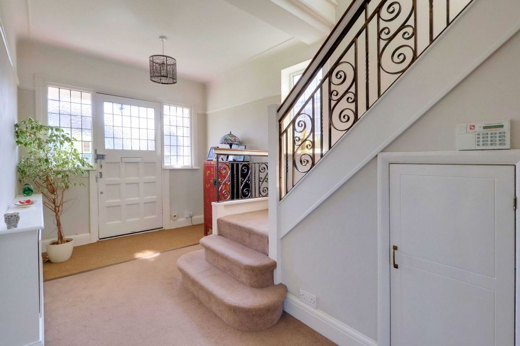 Property photo 2 of 17