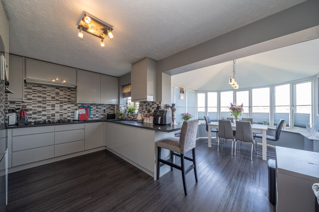 Property photo 2 of 21 83-Kestrel-Way-07688