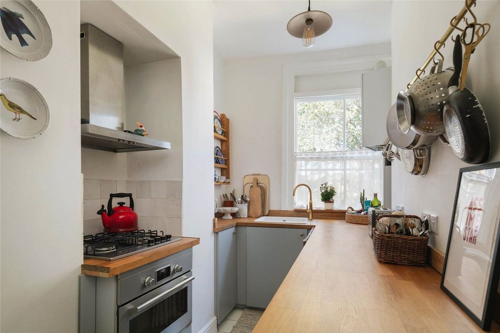 Property photo 3 of 13 Picture No. 05Wetherell Road E9