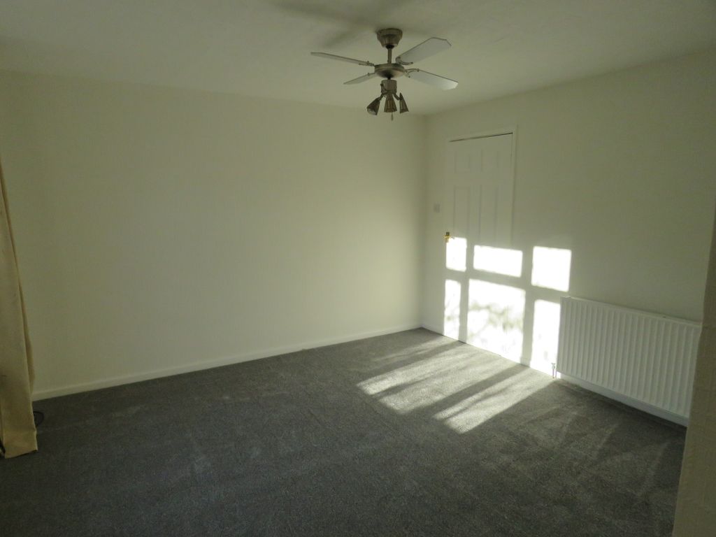 Property photo 3 of 18 Lounge