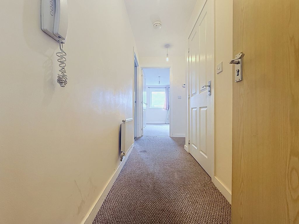Property photo 3 of 13 Entrance Hall