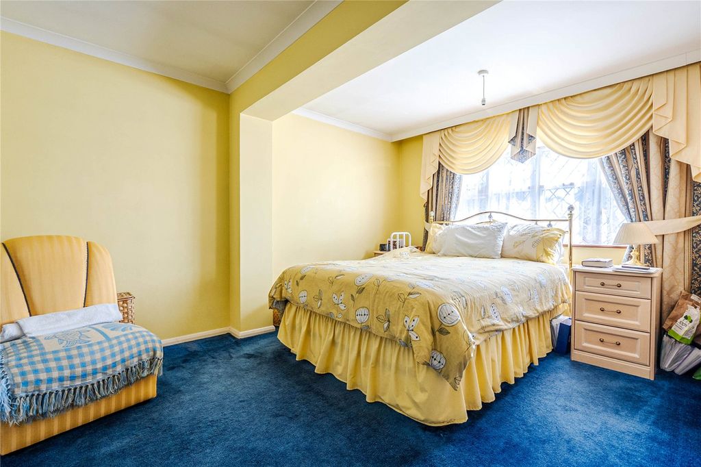 Additional image 8 of 5 bed detached house for saleSt Christophers Close, Dunstable, Bedfordshire LU5