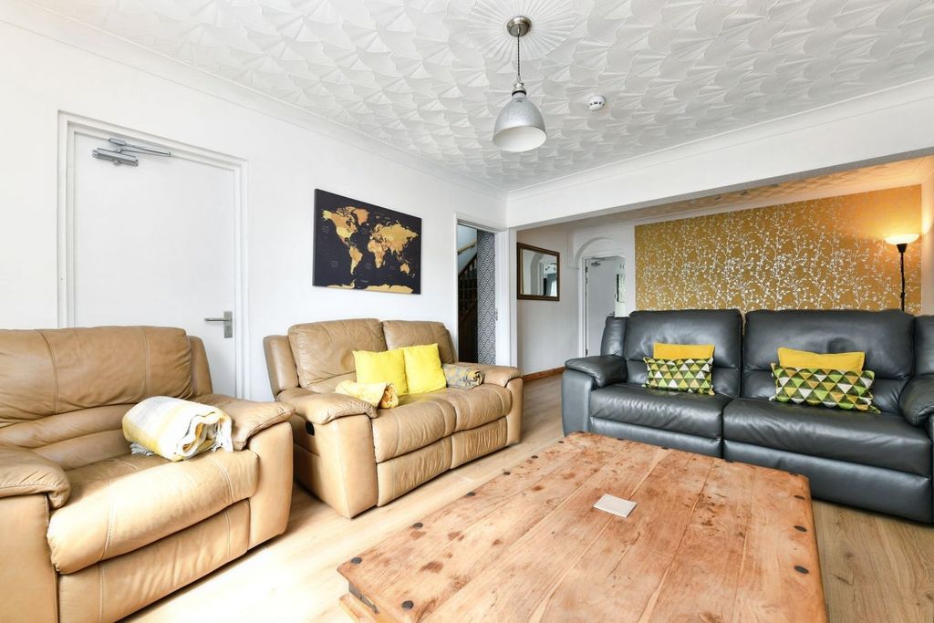 Property photo 3 of 29