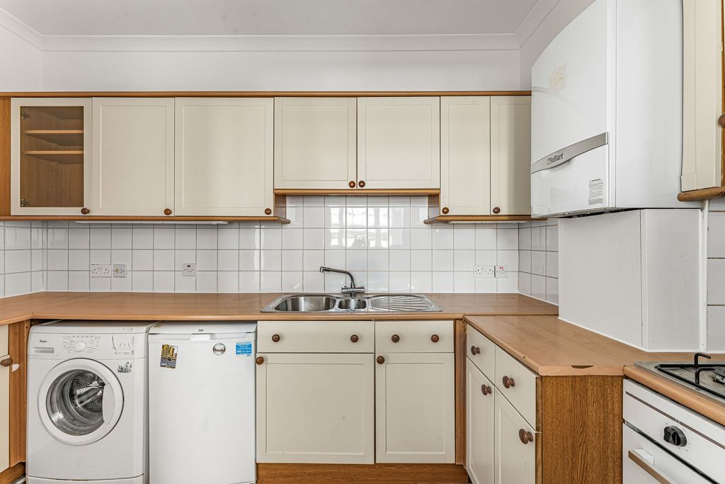 Property photo 2 of 9 Kitchen